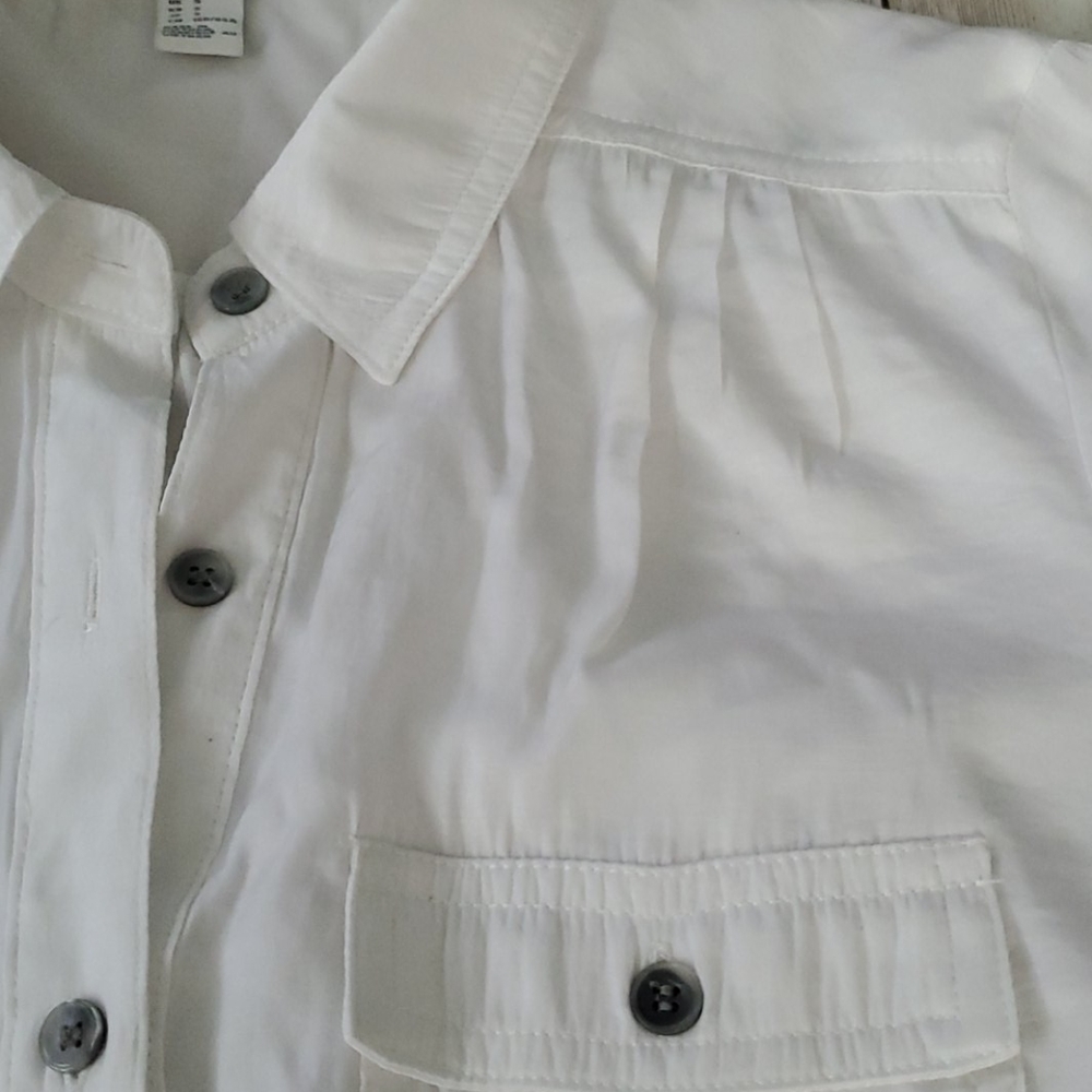 ★White Button down Shirt - Picture 5 of 8